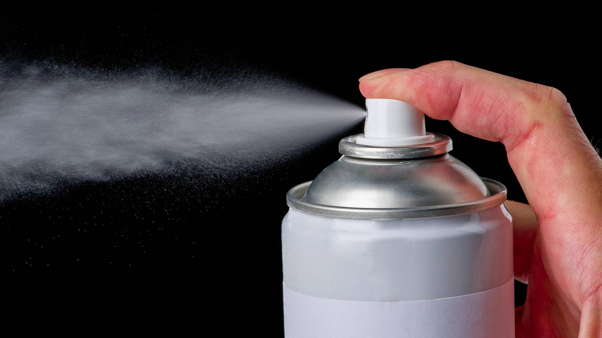 Treibgas kommt aus einer Spraydose