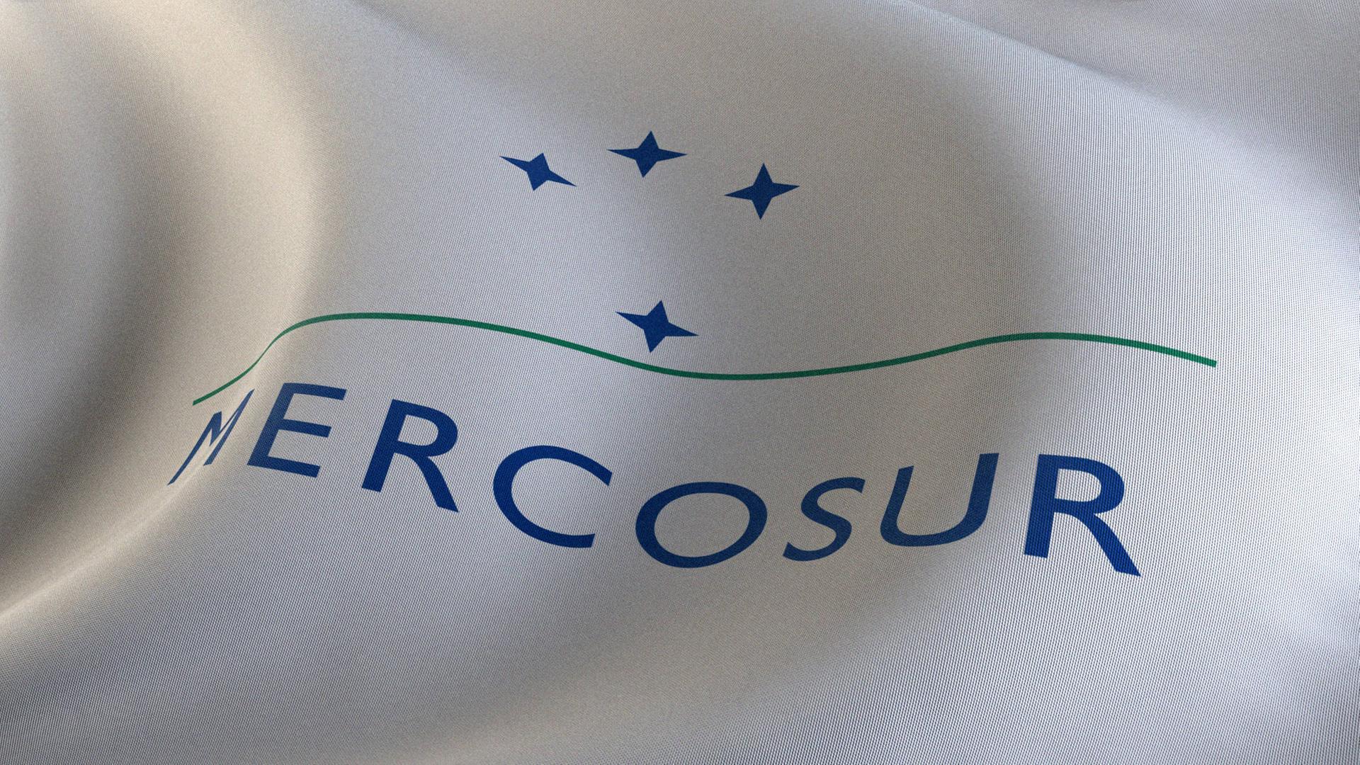 Flagge der südamerikanischen Wirtschaftsgemeinschaft MERCOSUR 