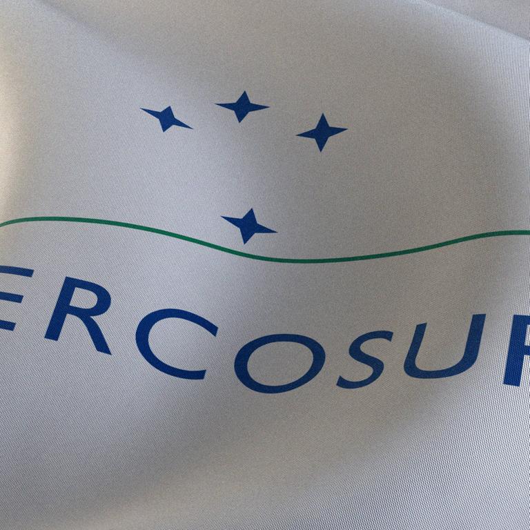 Flagge der südamerikanischen Wirtschaftsgemeinschaft MERCOSUR Flagge der südamerikanischen Wirtschaftsgemeinschaft MERCOSUR