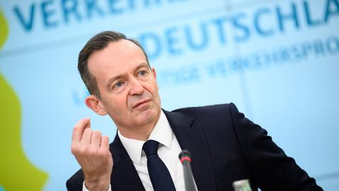 Volker Wissing (FDP), Bundesminister für Verkehr und Digitales, stellt bei einer Pressekonferenz im Bundesministerium für Verkehr und Digitales die neue Verkehrsprognose bis 2051 vor.