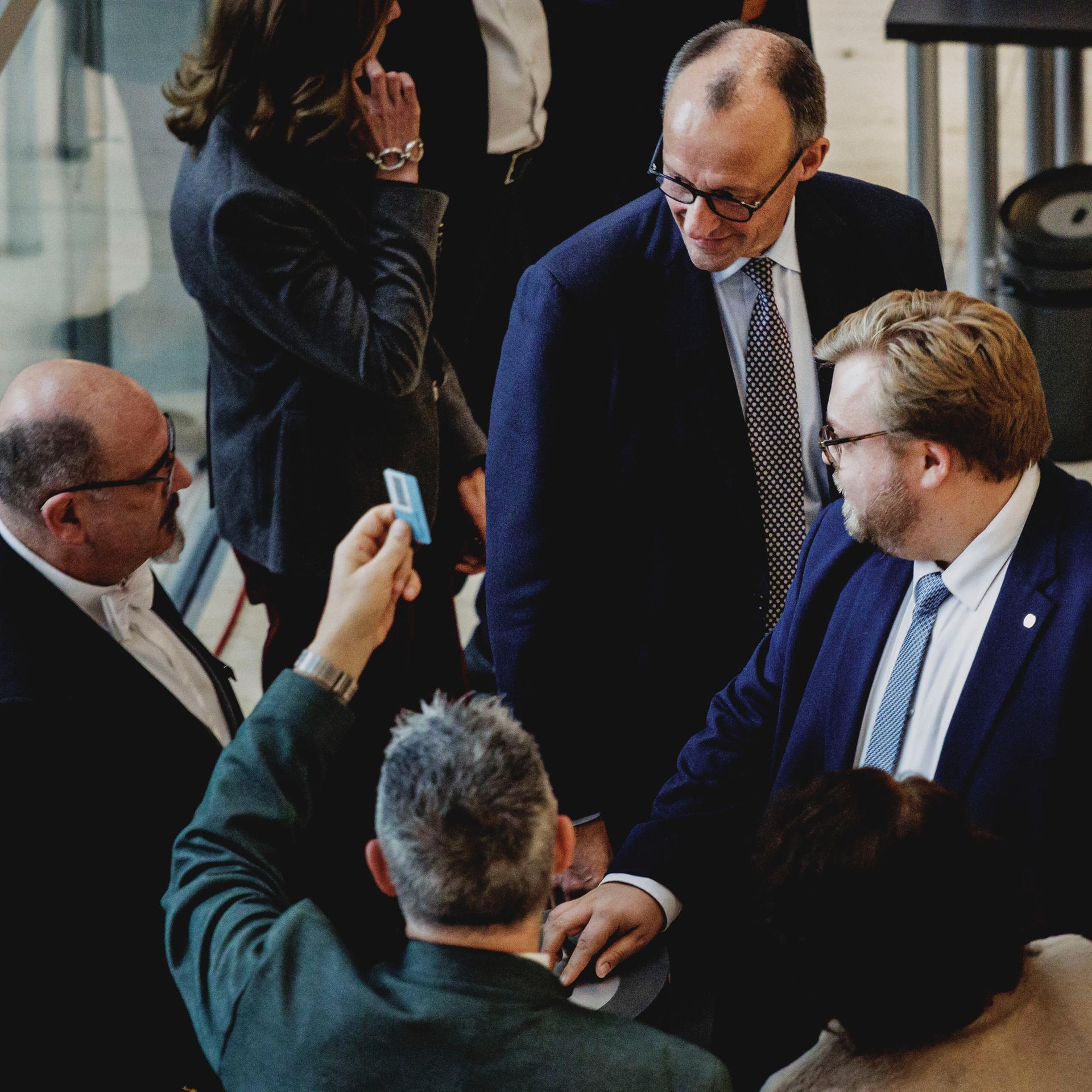 Abstimmung - Bundestag beschließt Rentenpaket mit Kanzlermehrheit