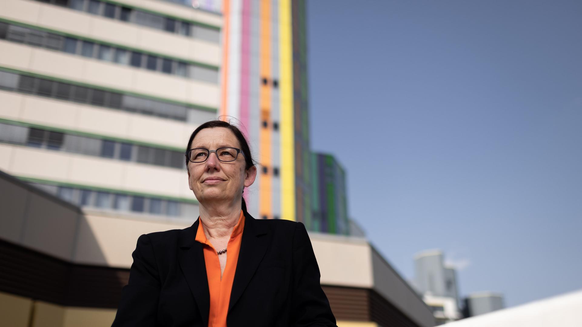 Barbara Albert, Rektorin der Uni Duisburg-Essen, auf dem Campus der Uni in Essen Barbara Albert, Rektorin der Uni Duisburg-Essen, auf dem Campus der Uni in Essen