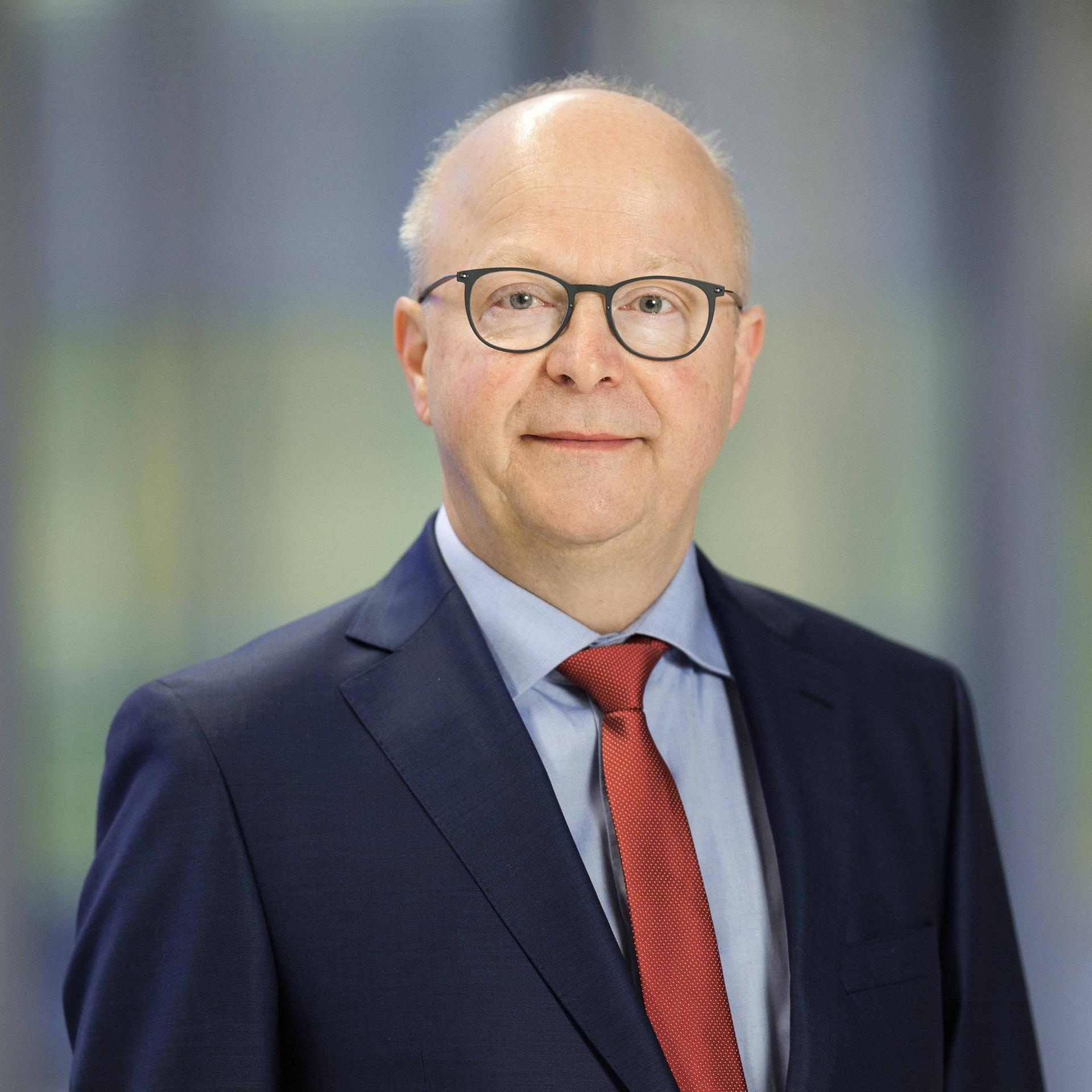 Der Parlamentarische Staatssekretär beim Bundesminister fuer Digitales und Verkehr und Beauftragter der Bundesregierung für den Schienenverkehr,  Michael Theurer (FDP).  