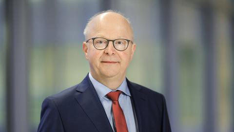 Der Parlamentarische Staatssekretär beim Bundesminister fuer Digitales und Verkehr und Beauftragter der Bundesregierung für den Schienenverkehr,  Michael Theurer (FDP).  