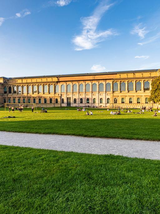Die alte Pinakothek beherbergt einen Teil der Bayrischen Staatsgemäldesammlungen. 