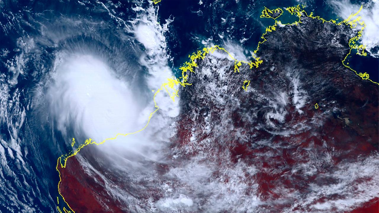 Satellitenbild des Zyklons, der gerade die australische Westküste erreicht. Sie ist zur besseren Kenntlichkeit mit gelben Linien umrissen. Satellitenbild des Zyklons, der gerade die australische Westküste erreicht. Sie ist zur besseren Kenntlichkeit mit gelben Linien umrissen.