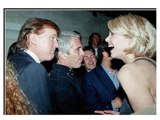 Donald Trump, Jeffrey Epstein und eine junge Frau sprechen bei einem Event miteinander (undatierte Aufnahme).