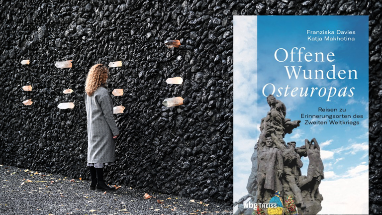 Das Buchcover von Franziska Davies, Katja Makhotina: „Offene Wunden Osteuropas. Reisen zu Erinnerungsorten des Zweiten Weltkriegs“ vor der "Crystal Wall of Crying" der Gedenkstätte Babyn Jar