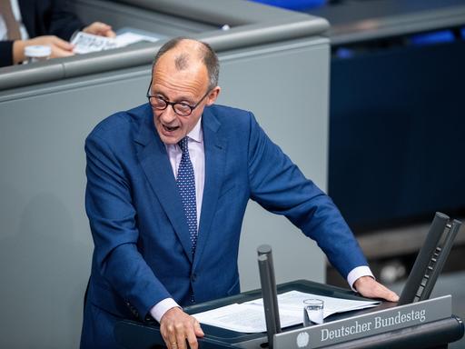 Friedrich Merz, CDU-Bundesvorsitzender und Unionsfraktionsvorsitzender, spricht während der Debatte nach einer Regierungserklärung zur Haushaltslage im Bundestag.