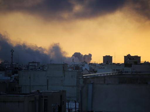 Rauchwolken über Teheran nach den Angriffen von Israel und den USA Rauchwolken über Teheran nach den Angriffen von Israel und den USA