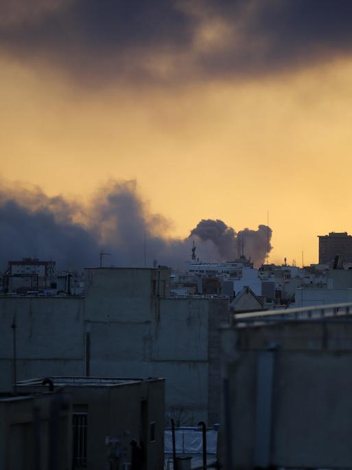 Rauchwolken über Teheran nach den Angriffen von Israel und den USA