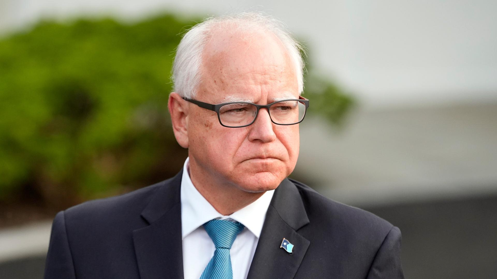 Tim Walz, Gouverneur von Minnesota, porträtiert nach einem Treffen mit Präsident Joe Biden am Mittwoch dem 3. Juli 2024 im Weißen Haus in Washington.