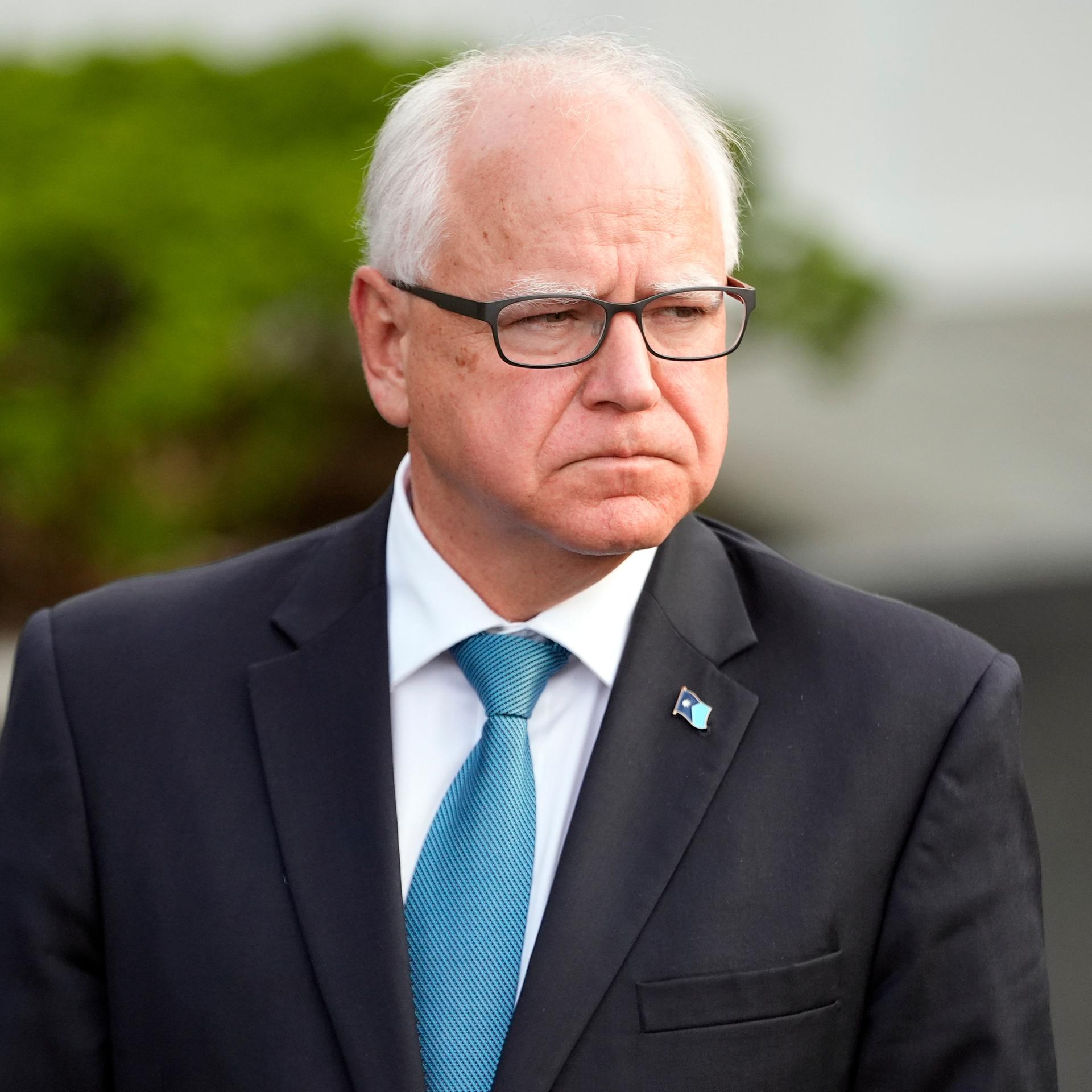 Tim Walz, Gouverneur von Minnesota, porträtiert nach einem Treffen mit Präsident Joe Biden am Mittwoch dem 3. Juli 2024 im Weißen Haus in Washington.