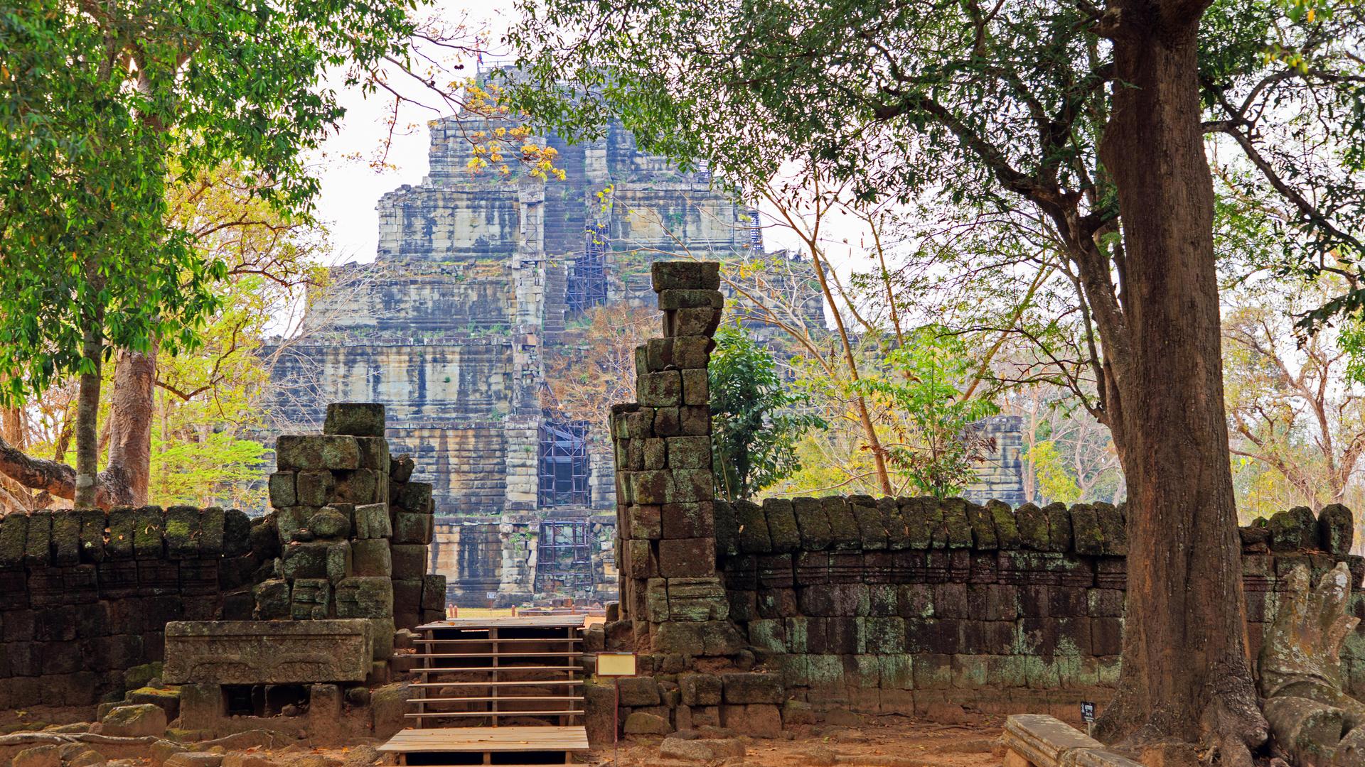 Die siebenstufige Pyramide in Koh Ker in Kambodscha