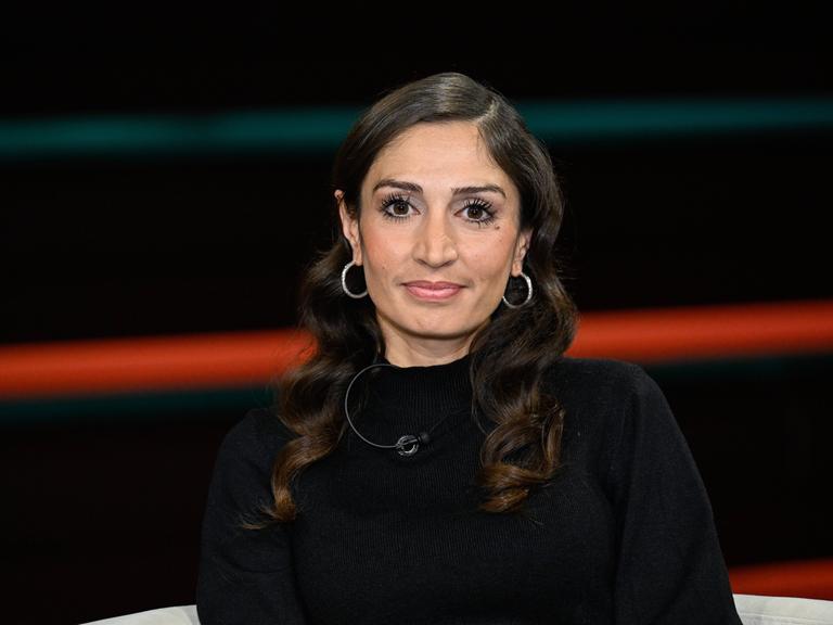 Die Autorin und Journalistin Gilda Sahebi