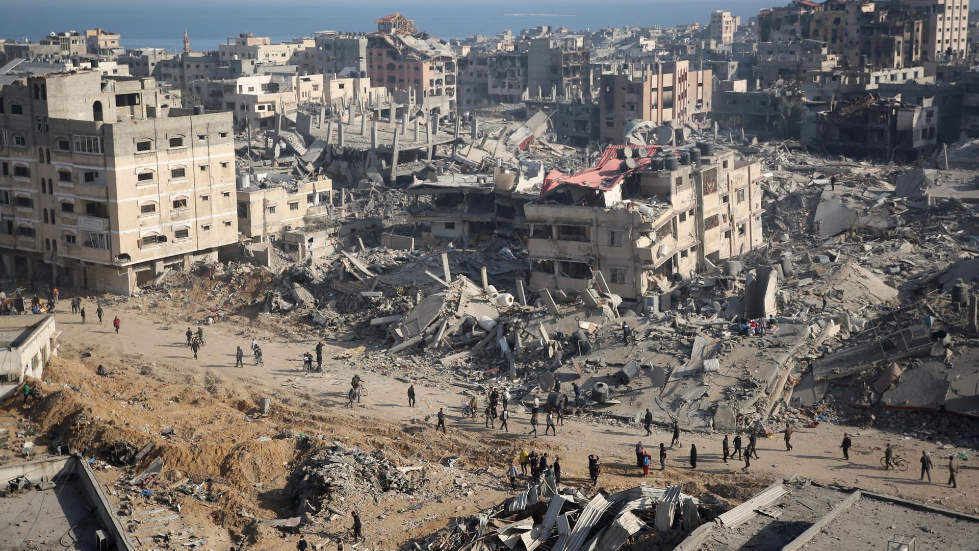 Das Bild zeigt die Zerstörung in der Umgebung des Al-Schifa-Krankenhauses in Gaza, nachdem sich das israelische Militär am 1. April 2024 aus dem Krankenhauskomplex zurückgezogen hat.