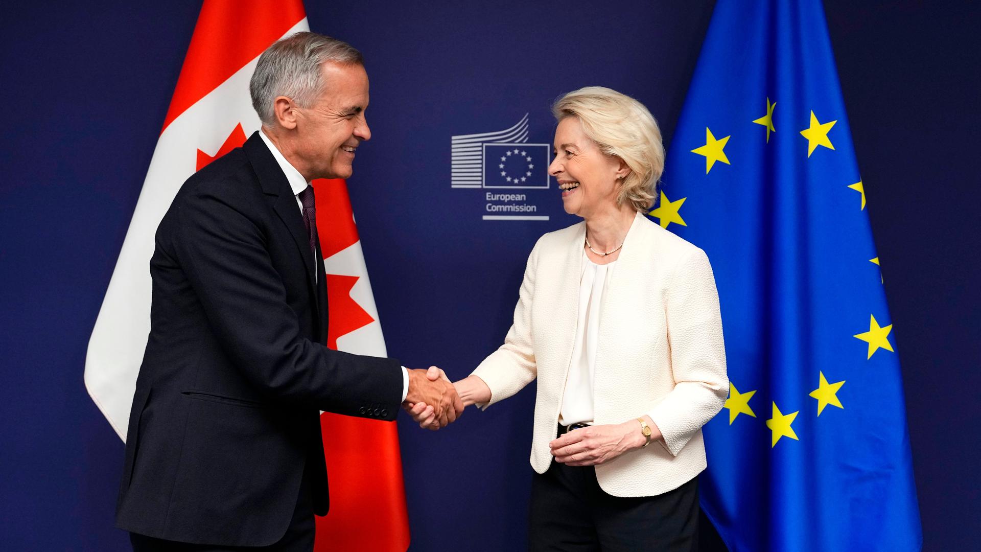 EU-Kommissionspräsidentin Ursula von der Leyen mit Kanadas Premierminister Mark Carney
