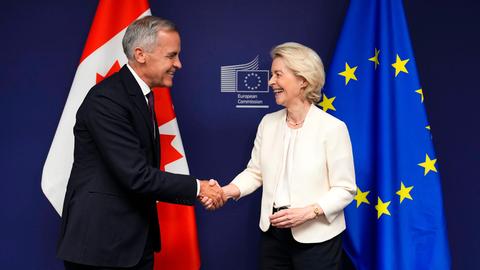 EU-Kommissionspräsidentin Ursula von der Leyen mit Kanadas Premierminister Mark Carney