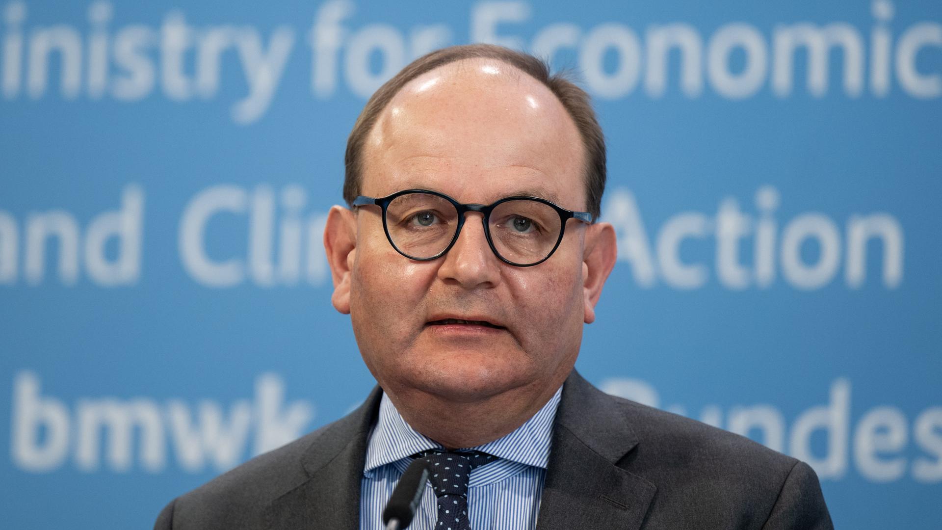 Ottmar Edenhofer, Direktor und Chefökonom des Potsdam-Instituts für Klimafolgenforschung, spricht auf einer Pressekonferenz. Ottmar Edenhofer, Direktor und Chefökonom des Potsdam-Instituts für Klimafolgenforschung, spricht auf einer Pressekonferenz.