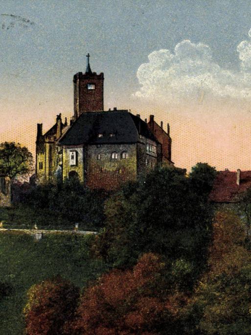 Blick auf die Wartburg bei Eisenach in Thüringen auf einer historischen, nachkolorierten Postkarte.