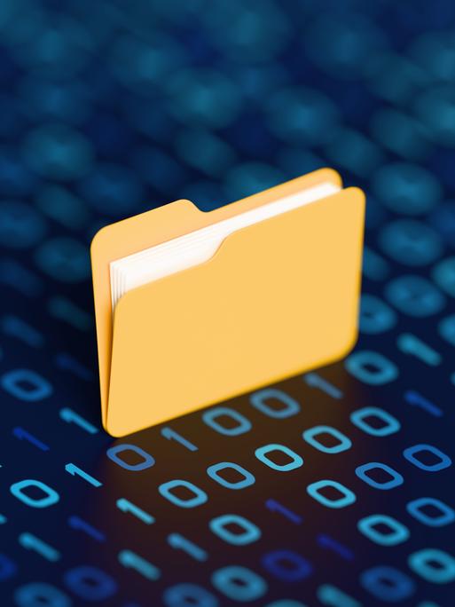 Ein gelber Ordner steht auf einem digitalen Bildschirm, der mit Binärcodes gefüllt ist.