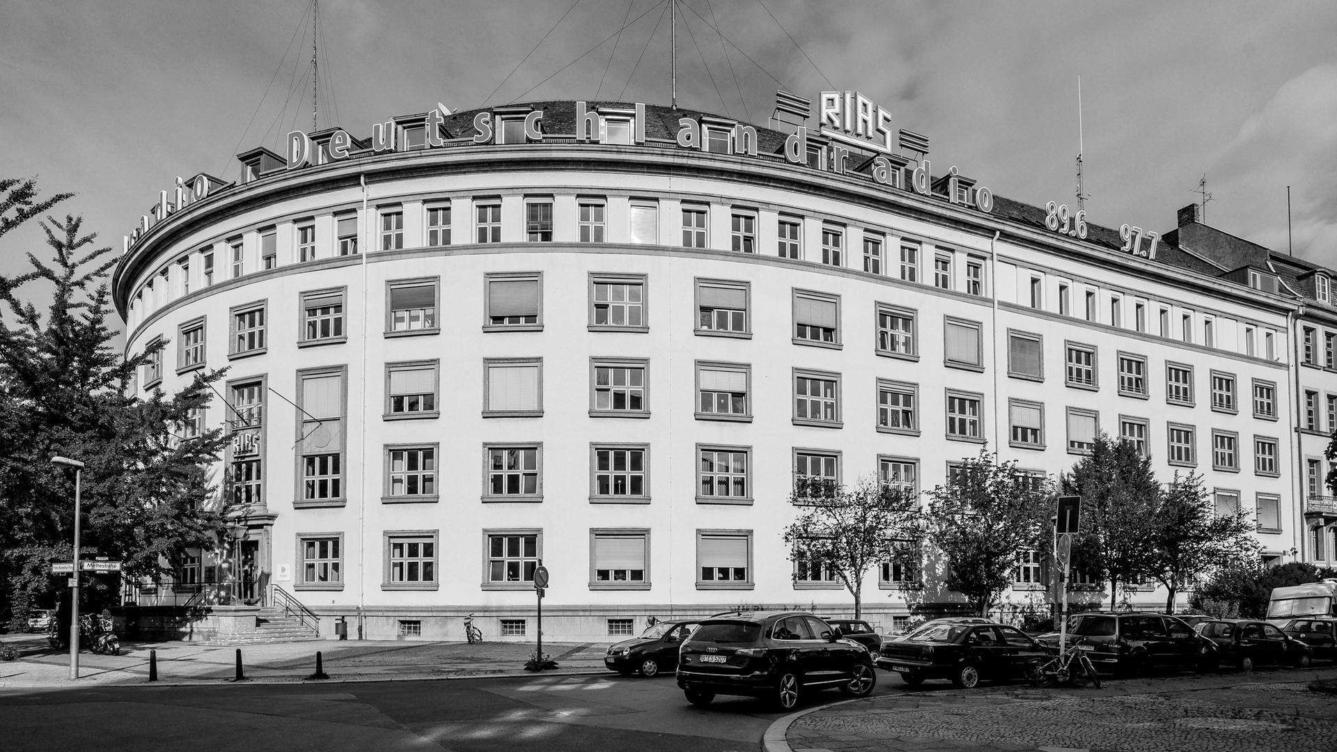 Außenaufnahmen Deutschlandradio Funkhaus Berlin, RIAS-Gebäude im Spätsommer