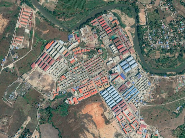 Satellitenbild des KK Parks, mehrere eng aneinandergereihte Bürogebäude
