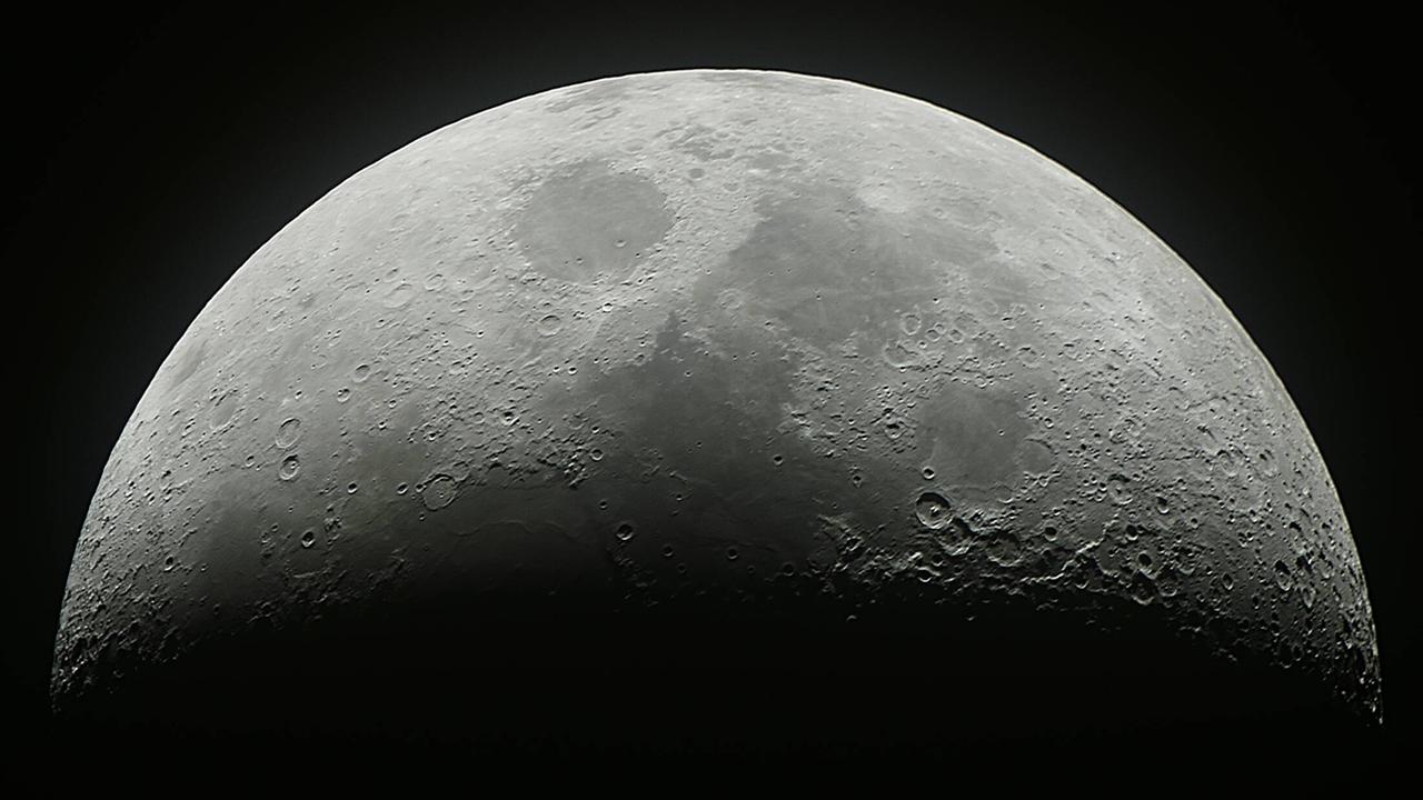 Der Mond von der Erde aus fotografiert.