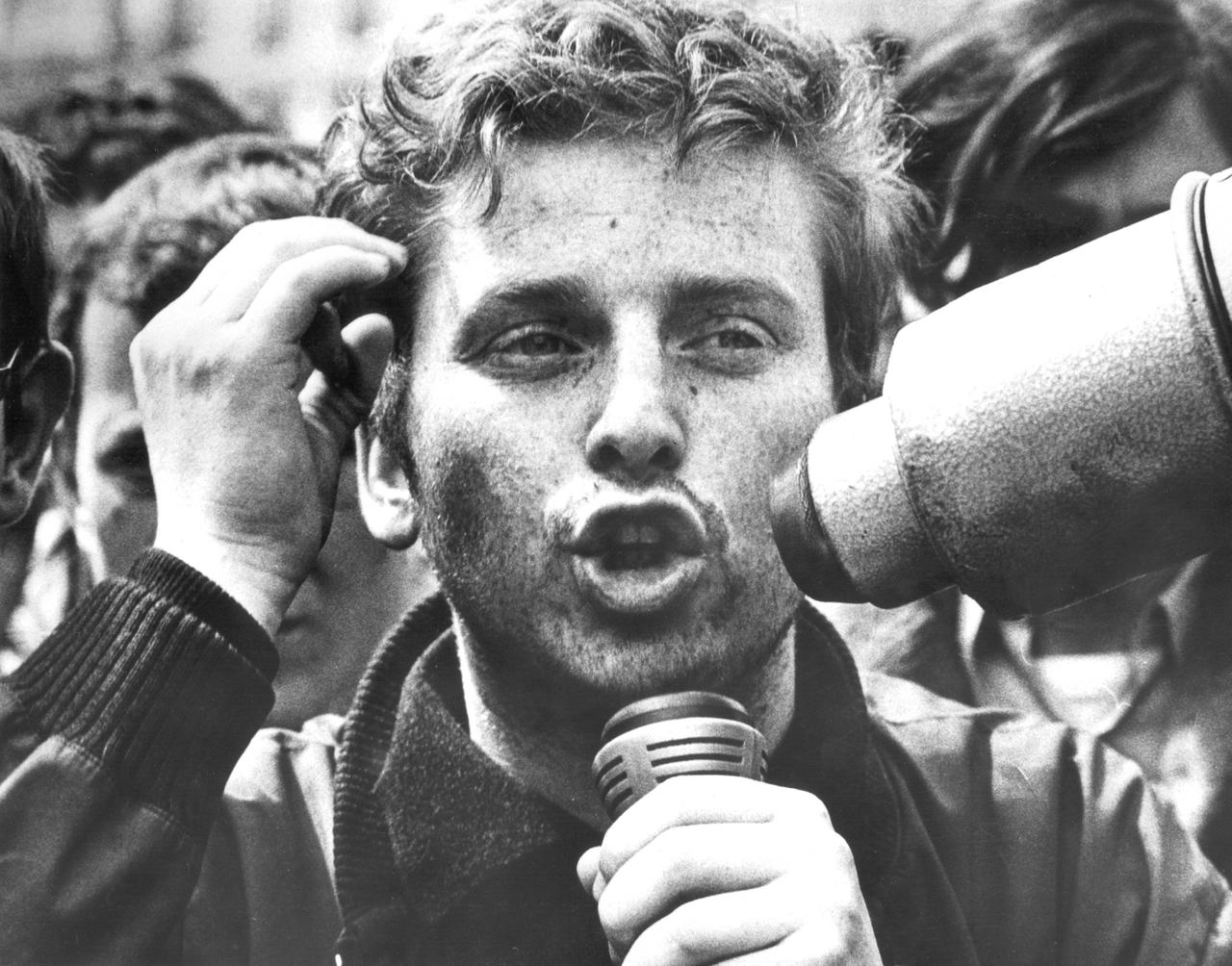 Daniel Cohn-Bendit als Studentenführer bei den Studentenunruhen 1968 in Paris