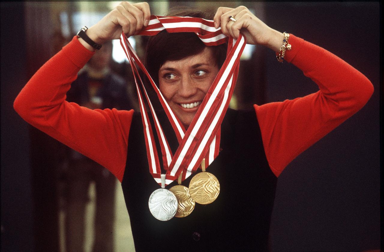 Rosi Mittermaier gewann bei den Olympischen Spielen 1976 in Innsbruck Gold in der Abfahrt und im Slalom soweie Bronze im Riesenslalom