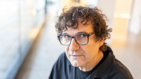 Porträt des Südtiroler Schriftstellers und Georg-Bücher-Preisträgers Oswald Egger