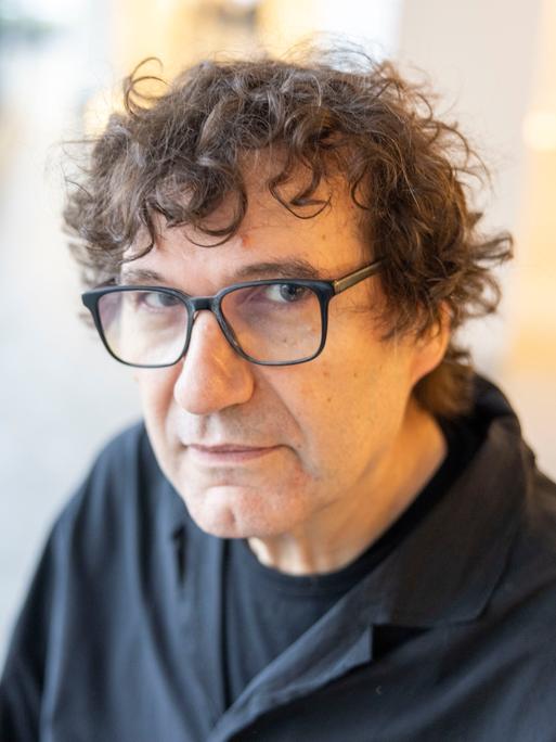 Porträt des Südtiroler Schriftstellers und Georg-Bücher-Preisträgers Oswald Egger Porträt des Südtiroler Schriftstellers und Georg-Bücher-Preisträgers Oswald Egger