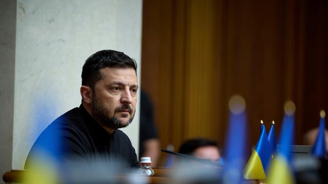 Der ukrainische Präsident Wolodymyr Selenskyj nimmt an einer Parlamentssitzung in Kiew teil. 