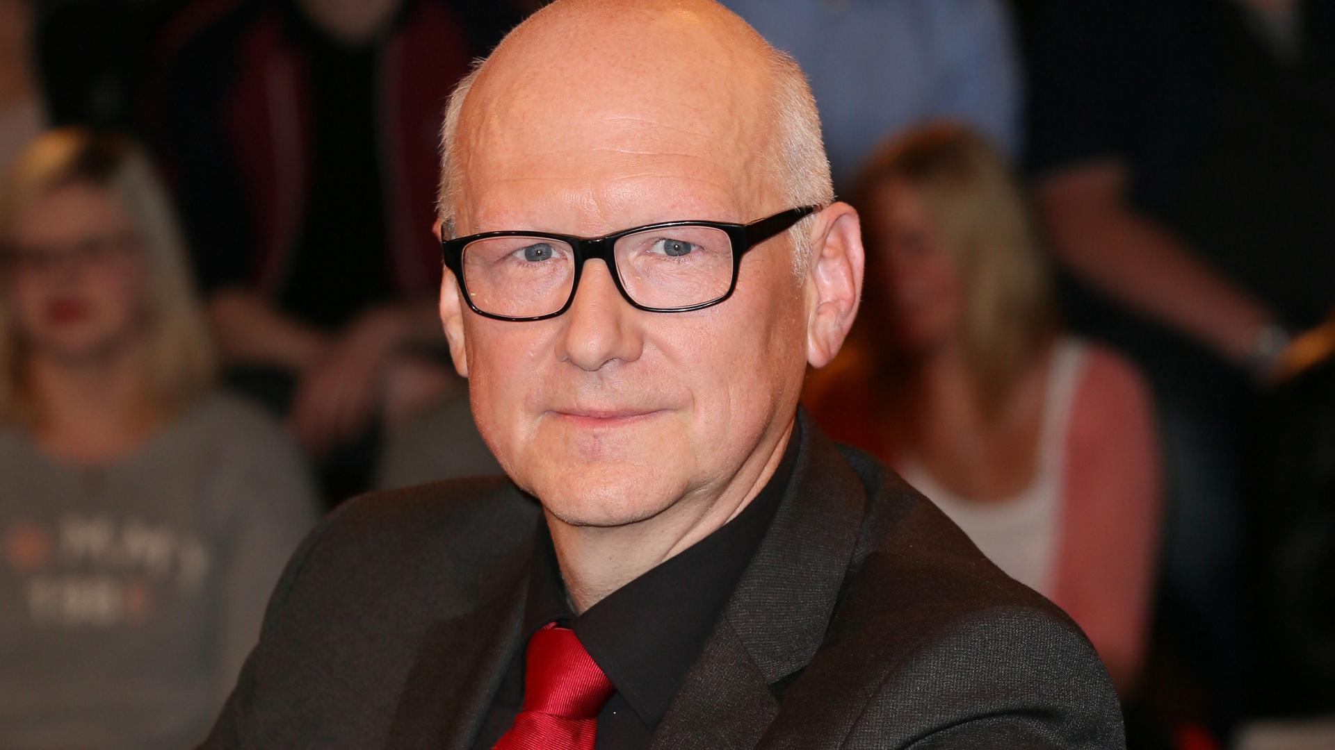 Prof. Magnus Brechtken während einer TV-Aufzeichnung. 