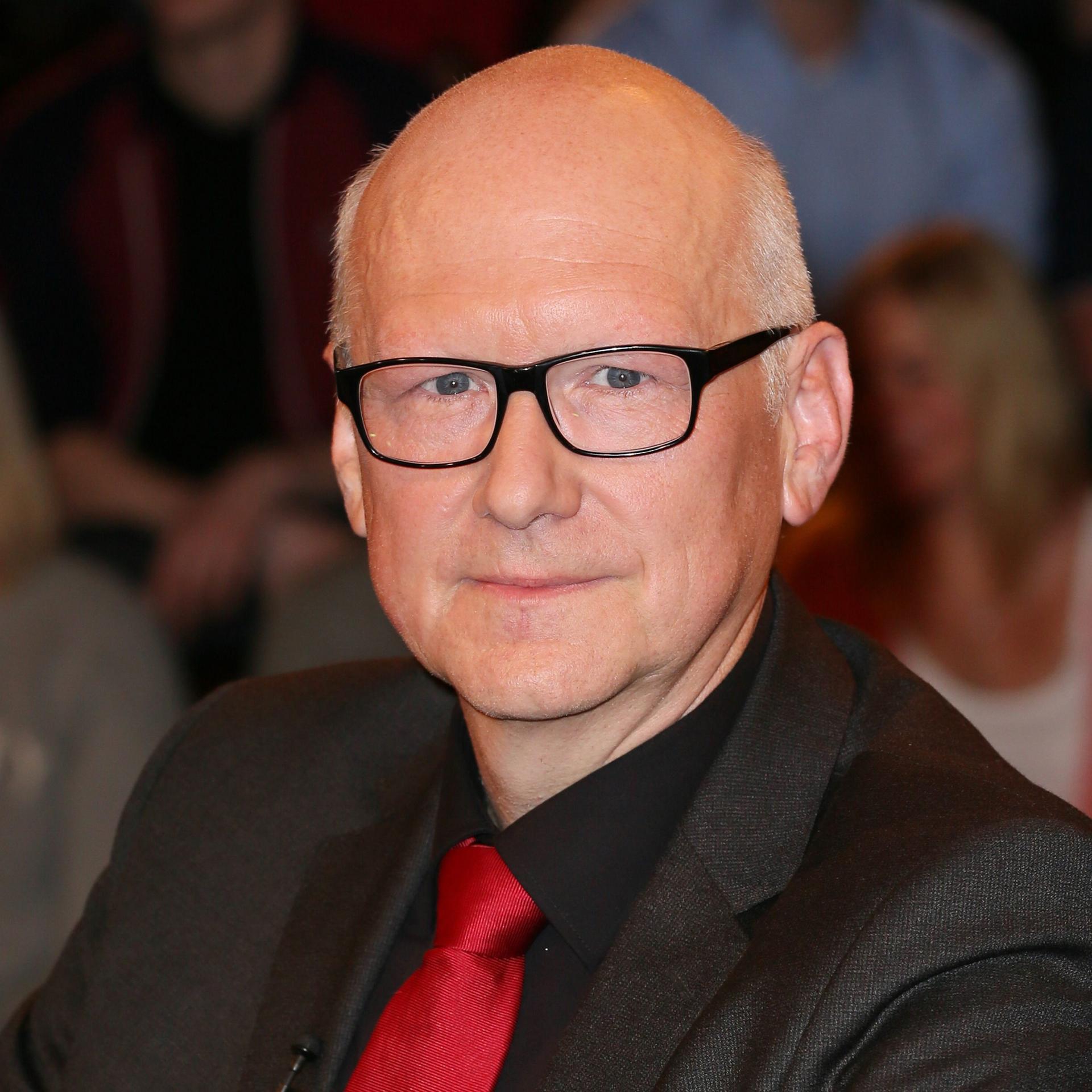 Prof. Magnus Brechtken während einer TV-Aufzeichnung. 