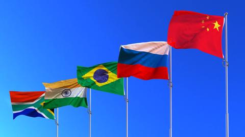 Die Flaggen der BRICS-Länder Südafrika, Indien, Brasilien, Russland und China. 