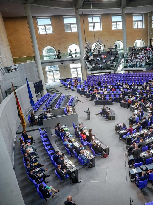 Blick von oben in den Bundestag.