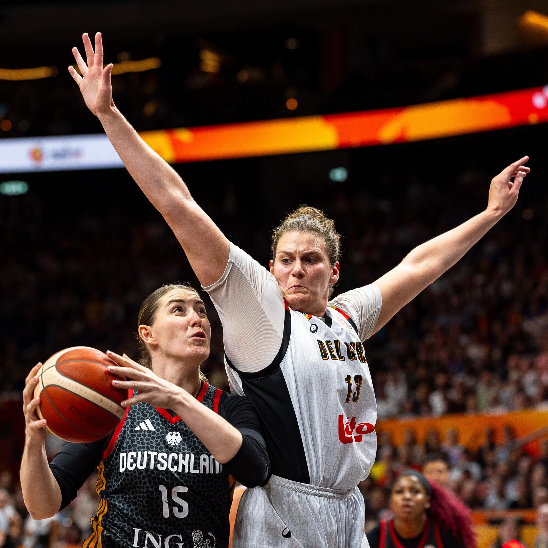 Luisa Geiselsoder (Deutschland, #15) beim Korbleger, Kyara Linskens (Belgien, #13), GER, Belgien vs. Deutschland, Basketball, FIBA Women s World Cup 2026, Viertelfinale, 10.09.2026 Foto: Eibner-Pressefoto/Max Vincen
