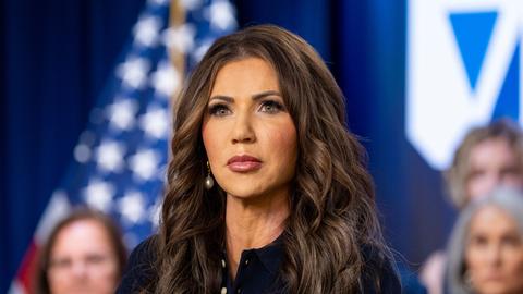 Das Bild zeigt die US-Ministerin für Heimatschutz, Kristi Noem.