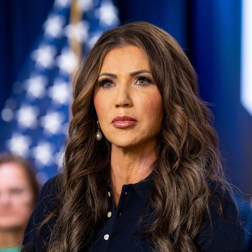 Das Bild zeigt die US-Ministerin für Heimatschutz, Kristi Noem.