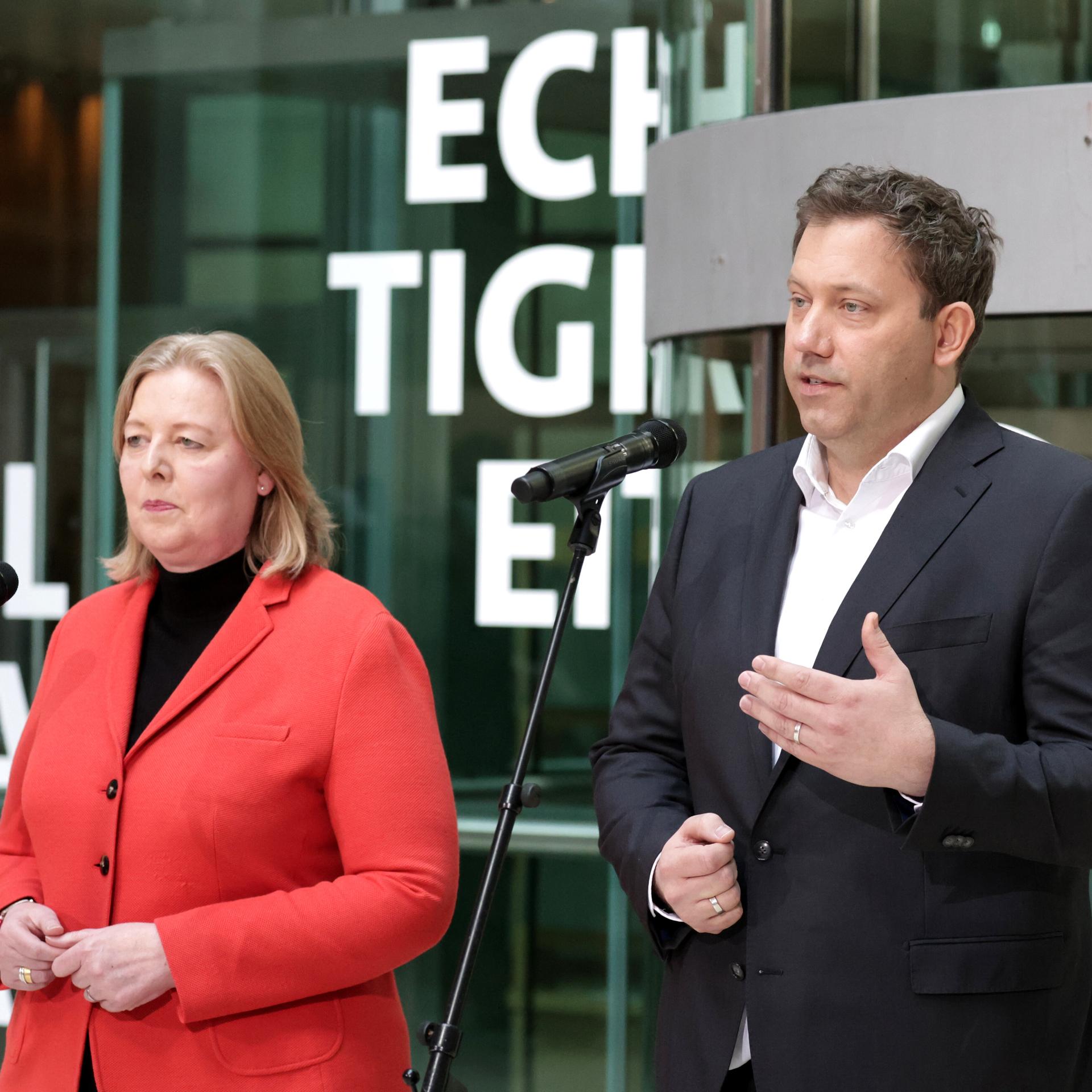 SPD - Juso-Vorsitzender: "Die Doppelrolle klappt nicht"