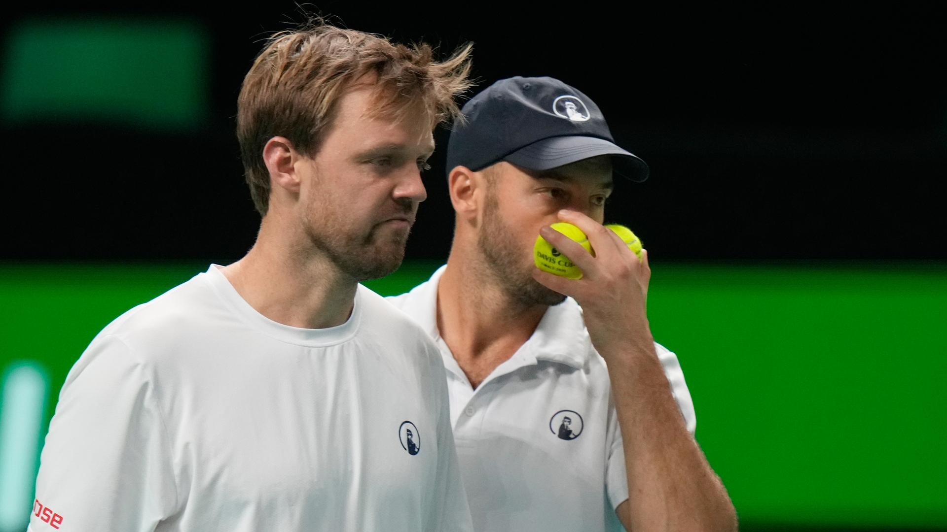 Die Tennis-Spieler Kevin Krawietz (links) und Tim Pütz beim Davis-Cup-Halbfinale 