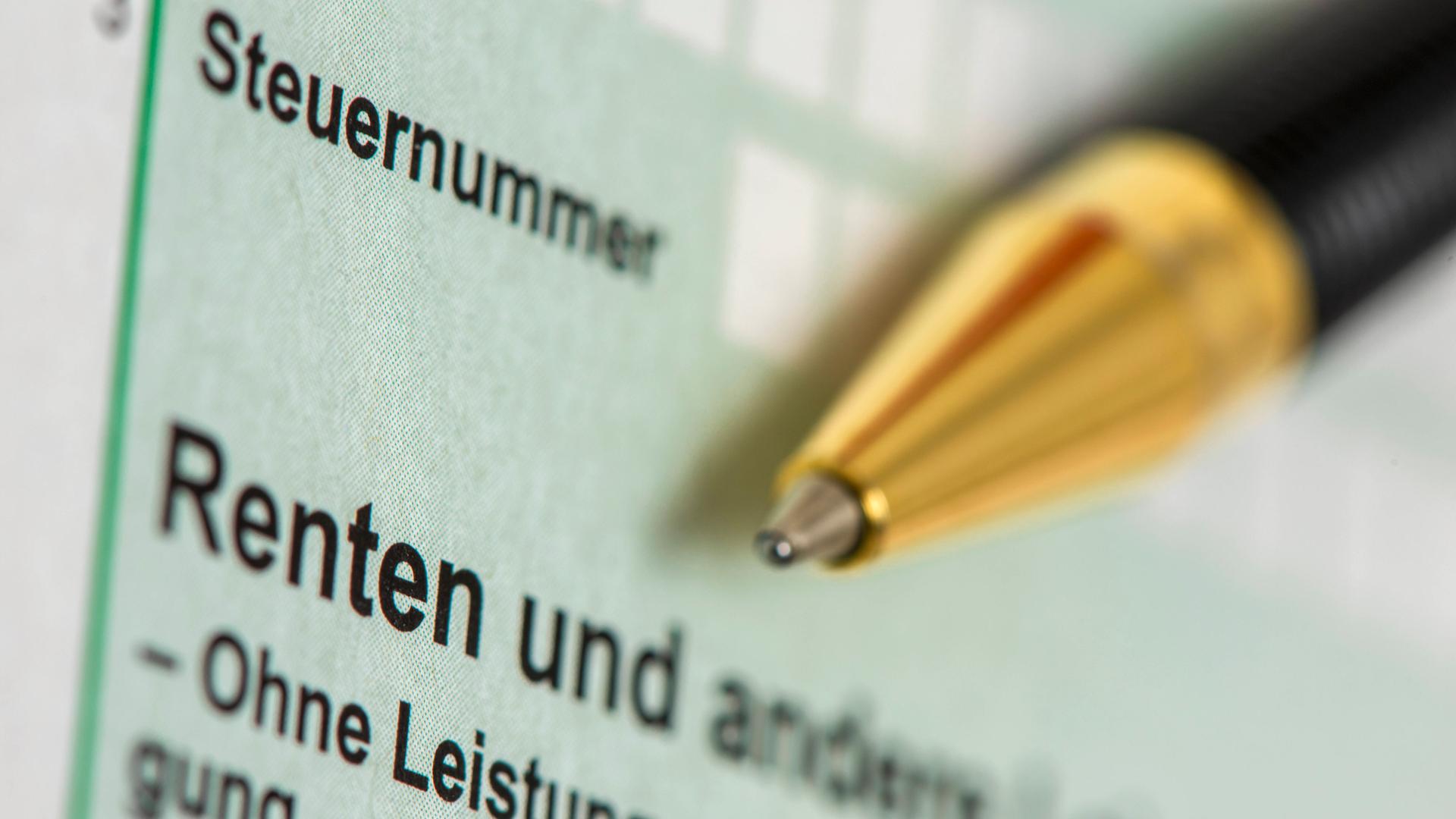 Ein Formular für die Einkommensteuererklärung für das Finanzamt über Renten Ein Formular für die Einkommensteuererklärung für das Finanzamt über Renten