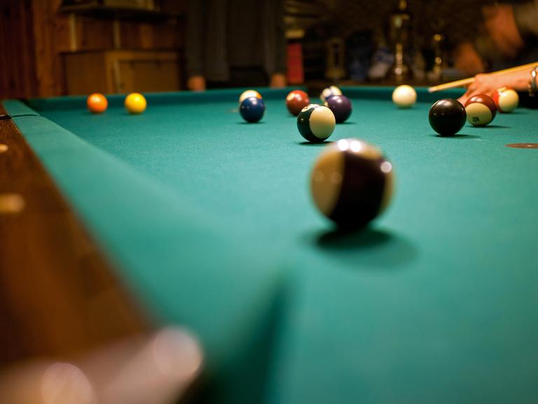 Billard in einer Berliner Kneipe