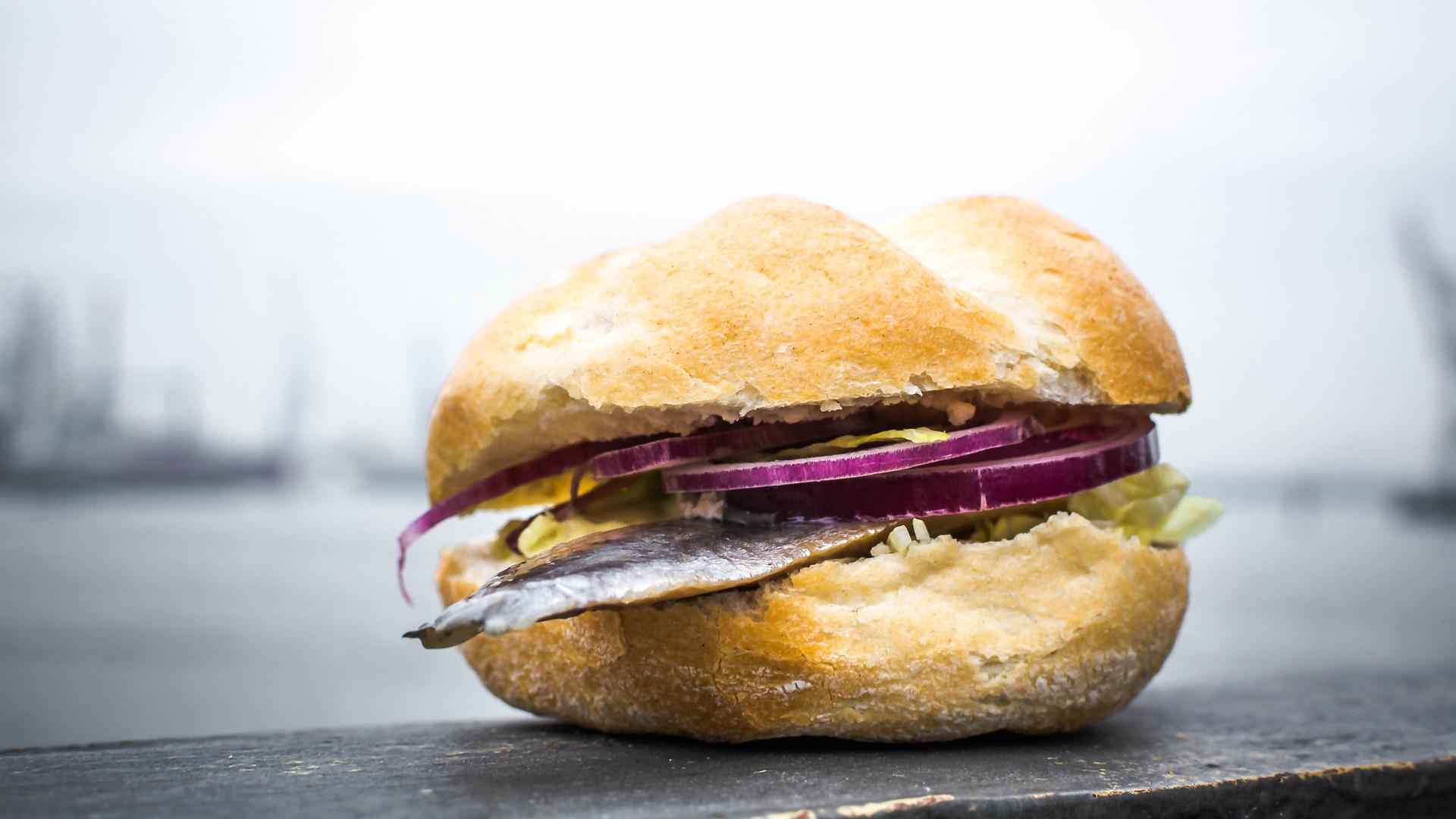 Ein Fischbrötchen.