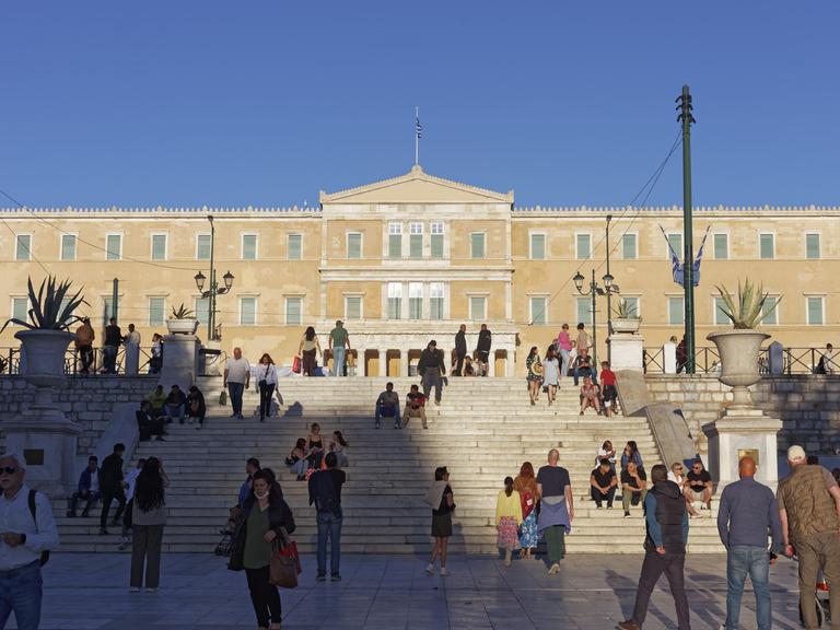 Parlamentsgebäude im Abendlicht, Syntagma-Platz, Athen, Griechenland, Europa