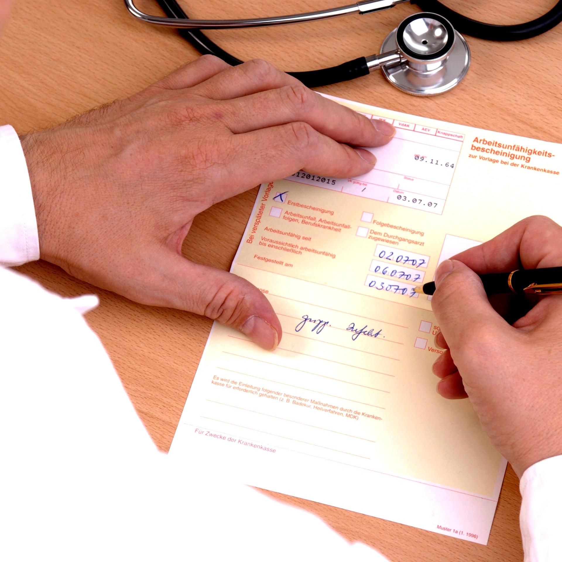 Gesundheitskosten - Warken lehnt Lockerung bei Krankschreibungen derzeit ab
