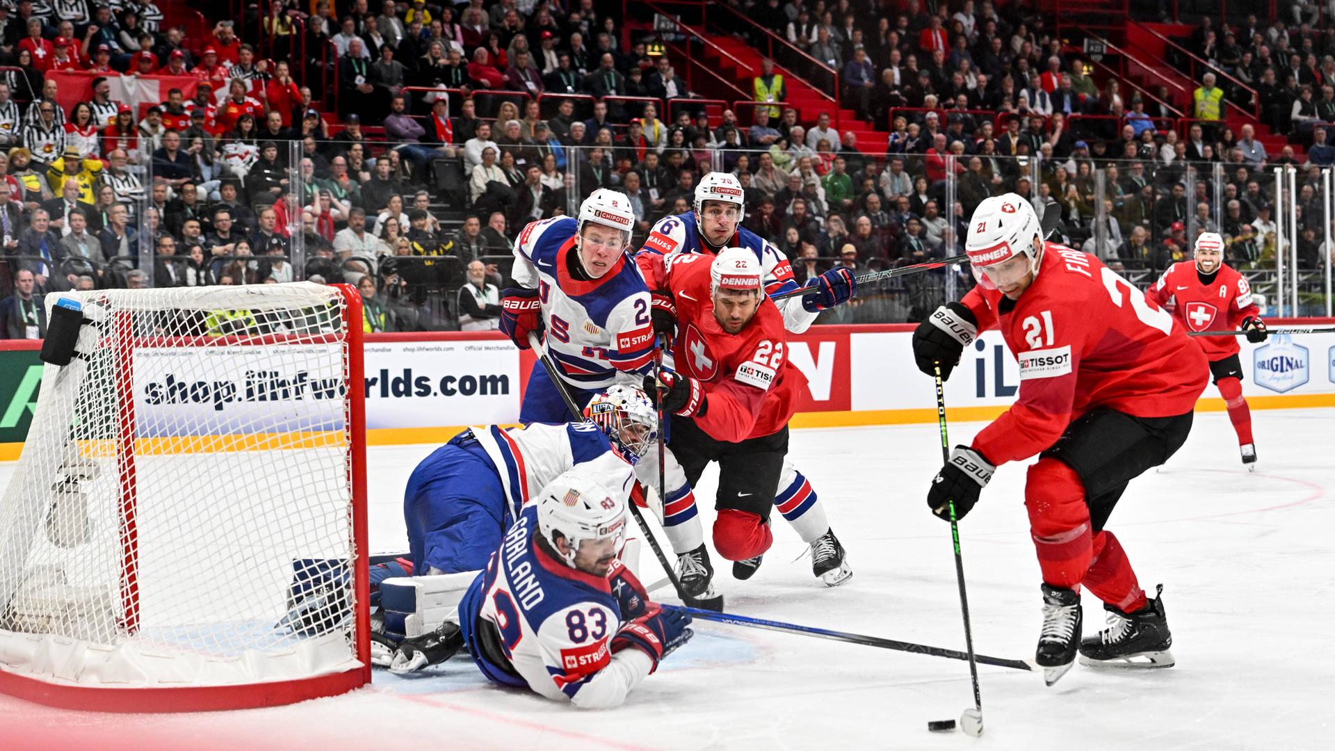 Spielszene aus dem Finale der Eishockey-WM 2025 zwischen den USA und der Schweiz 