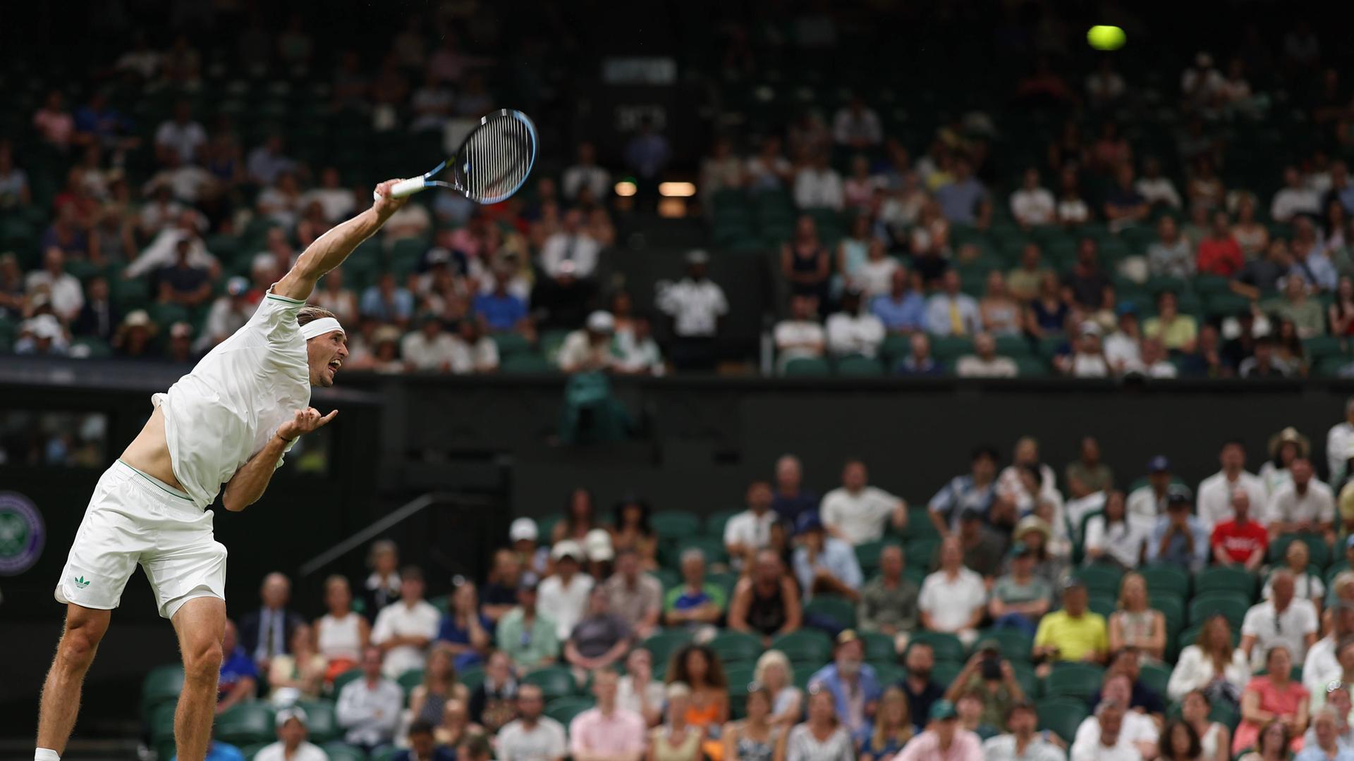 Alexander Zverev beim Aufschlag Alexander Zverev beim Aufschlag