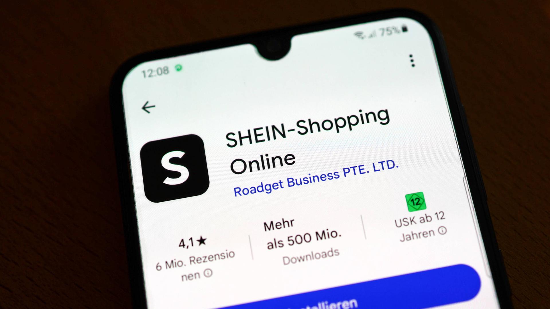 Das Foto zeigt die Shein-App auf einem Handy. Das Foto zeigt die Shein-App auf einem Handy.
